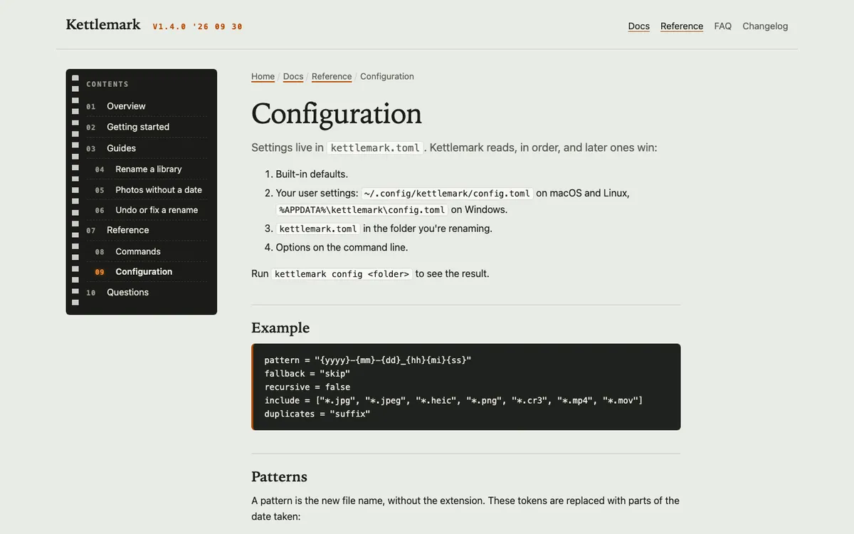 Une page de l'exemple de documentation : une barre latérale sombre qui liste les pages de la documentation, à côté de la page Configuration.